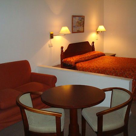 Family Inn San Rafael  Zewnętrze zdjęcie